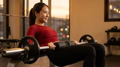 4 cviky na pevnejší zadok, ktoré fungujú lepšie než drepy a mŕtvy ťah