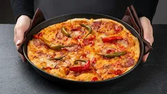 Pizza na panvici za 15 minút: rýchly recept bez rúry, ktorý vždy funguje