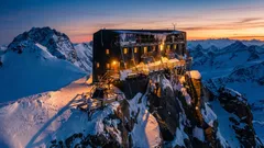 Budova postavená na najvyššom bode Európy: kde sa nachádza a v akej nadmorskej výške je