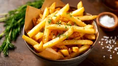 Bez vyprážania a varenia: najchutnejší spôsob prípravy zemiakov pri zachovaní ich živín