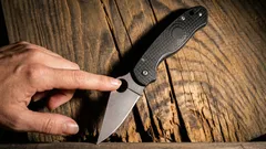 Prečo majú niektoré nože v čepeli otvor a na čo v skutočnosti slúži?