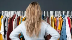 Podľa psychológie: Aké farby oblečenia si vyberajú ľudia, ktorí si nie sú istí sami sebou?