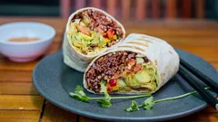 Rýchle a jednoduché vegánske raňajkové burrito, ktoré bude chutiť každému.