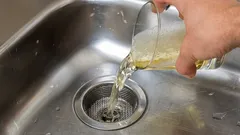 Už žiadne nepríjemné pachy: stačí pol pohára tohto prostriedku a odstráni akékoľvek upchatie v dreze.